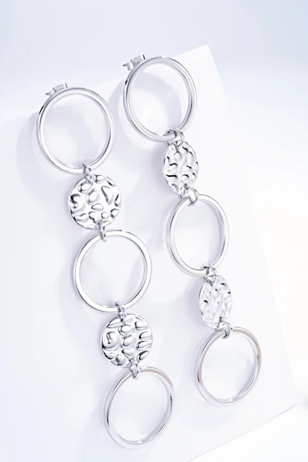 c469b0488fd10bf5a0417a557b981fe7ebf43b67deafb578011fe422ebf8d4ee Boucles d'oreilles Martelées